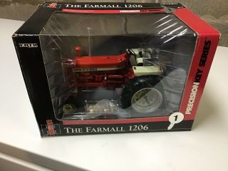 1/16 Farmall 1206 Tractor Precision Key Series 1