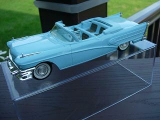 1/25th Scale 1958 Buick Roadmaster Convertible - -