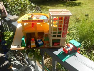 Vintage Fisher Price Parking Garage - Little People Play Family W/4cars & People