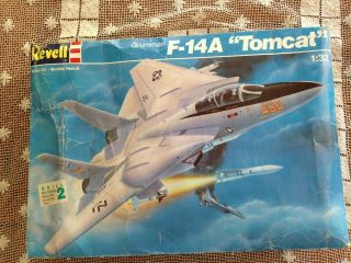 Revell Grumman F - 14a Tomcat 1:32 Scale Model 4770