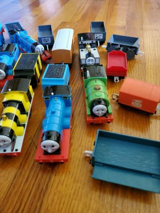Thomas the Train TrackMaster 10 trains and cars 3