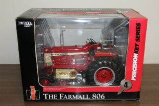1/16 Farmal 806 Tractor Precision Series 4