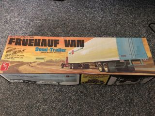 Amt 1/25 Fruehauf Van.  Model Fb Beaded Panel.  Semi Trailer Model Kit