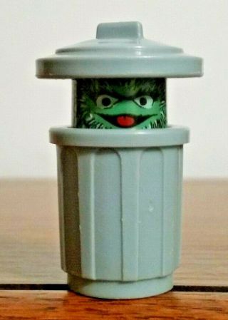 VINTAGE FISHER PRICE SESAME STREET LITTLE PEOPLE Oscar the Grouch in trash can 2