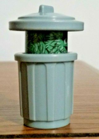 VINTAGE FISHER PRICE SESAME STREET LITTLE PEOPLE Oscar the Grouch in trash can 5