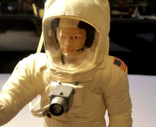 Pro - Built Apollo 11 Astronaut Neil Armstrong First Man on the Moon Revell Model 5