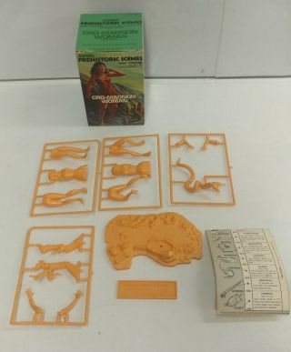 1971 Aurora Prehistoric Scenes Cro - Magnon Woman Model Kit w/ Box COMPLETE 2