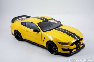 1/18 AUTOART FORD MUSTANG SHELBY GT - 350R TRIPLE YELLOW 3