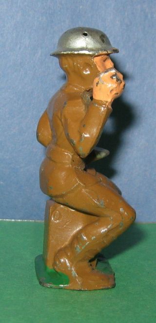MANOIL (M84) 54 SITTING SOLDIER EATING  GREY IRON BARCLAY 2