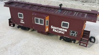 Usa Trains R12052 G Southern Pacific Baywindow Caboose & Spot Light Car Bundle