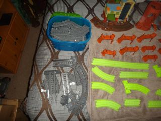 THOMAS & FRIENDS TRACKMASTER ZIP ZOOM LOOGING PLAYSET AND EXTRA GREY & GLOW IN D 2
