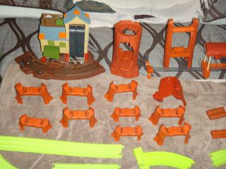THOMAS & FRIENDS TRACKMASTER ZIP ZOOM LOOGING PLAYSET AND EXTRA GREY & GLOW IN D 3