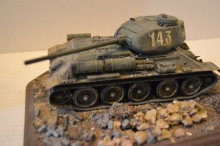 Pro Built Russian T - 34 Diorama 1/35 Scale