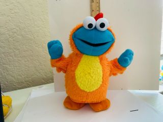 Fisher - Price 2003 Sesame Street Chicken Dance Cookie Monster Stuffed Plush Toy