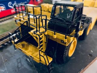 Norscot Cat 784 Hauler Tractor With Lowboy Towhaul 1/50 Scale