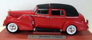 Signature 1/18 Scale Diecast - 18117 1938 Cadillac V16 Fleetwood Red