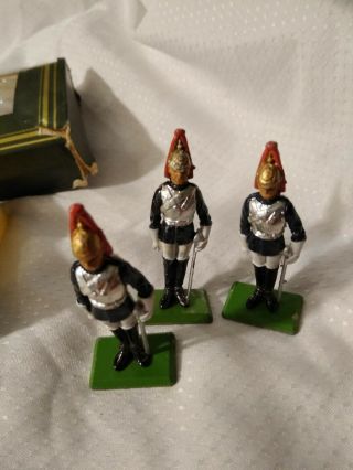 BRITAINS 1973 Queens Guards Metal Models Made in England Harrod ' s 4