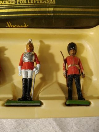 BRITAINS 1973 Queens Guards Metal Models Made in England Harrod ' s 5