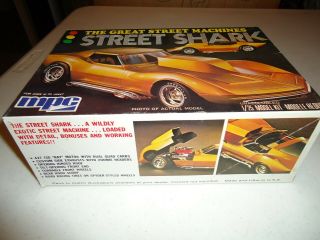 1/25 Mpc Street Shark Corvette Model Kit Inside