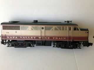 Aristo - Craft Art 22048 - 2 Napa Valley Wine Train 73 Diesel Locomotive