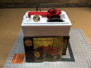 1/16 SCALE MASSEY - HARRIS MODEL 44 PRECISION 9 TOY TRACTOR 5