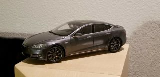 Tesla Motors 1:18 Scale Diecast P100d Model S Midnight Silver (gray) Car