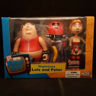 MEZCO FAMILY GUY NIGHTTIME LOIS AND PETER RED SPENCERS GIFTS EXCLUSIVE PLAYSET 2