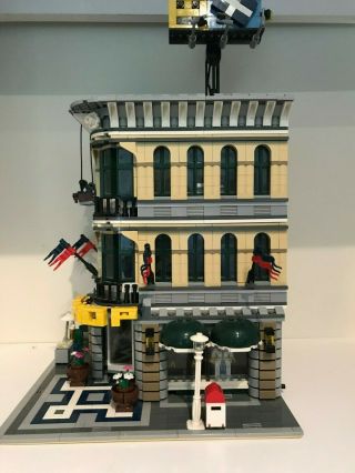 LEGO Creator Grand Emporium (10211) 100 COMPLETE All minifigures 3