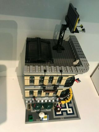 LEGO Creator Grand Emporium (10211) 100 COMPLETE All minifigures 6