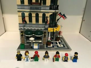 LEGO Creator Grand Emporium (10211) 100 COMPLETE All minifigures 7