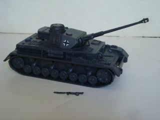 Classic Toy Soldiers / Cts / Ww Ii Panzer Iv Tank / Dark Gray With Iron Cross