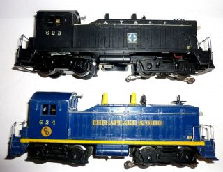 Lionel Post War 623 Santa Fe And 624 Chesapeake And Ohio Nw - 2 Switchers Running