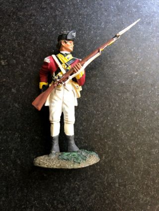 W Britain 18040 British 10th Foot Light Infantry Reaching For Cartridge No 1