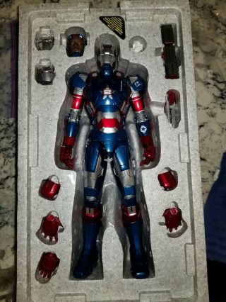 Hot Toys Iron Patriot 1/6 Iron Man 3 4