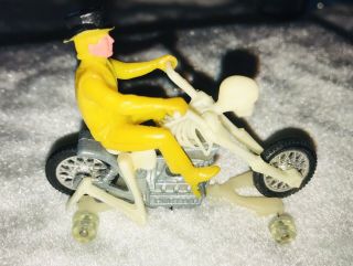 Hot Wheels Rrrumblers 1973 Bone Shaker Motorcycle W/ Yellow Tops Rider & Guide