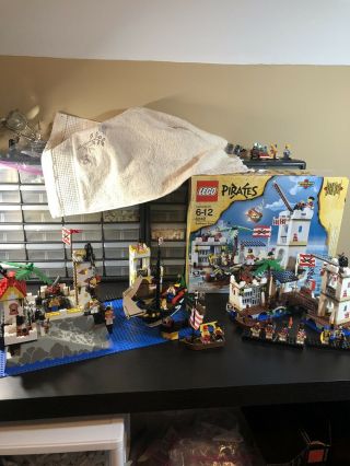 (go Lego System 6277 Imperial Trading Post And 6242 Pirates Soldiers Fort