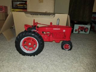 Scale Models Diecast Mccormick - Deering Farmall M Tractor,  1:8 Scale