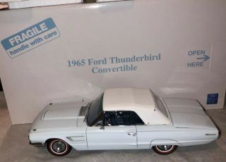 Danbury 1/24 1965 Ford Thunderbird Convertible Diamond Blue W Box