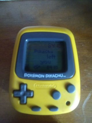 Nintendo Pokemon Pikachu Pedometer Virtual Pet Pocket Game 1998 Battery