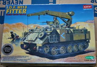 Academy 1/35 I.  D.  F.  M - 113 Fitter & 4 - Figure Infantry