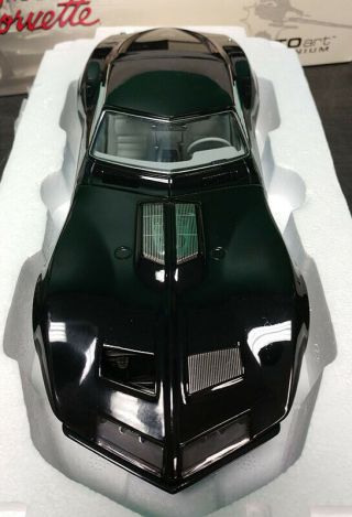 1968 Corvette Manta Ray 1:18 Diecast Car by AUTOart - Black to Blue 2