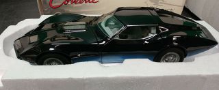 1968 Corvette Manta Ray 1:18 Diecast Car by AUTOart - Black to Blue 3
