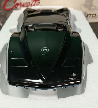 1968 Corvette Manta Ray 1:18 Diecast Car by AUTOart - Black to Blue 4