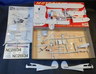 ITC Model Craft Staggerwing Beechcraft Motorized Aircraft Plastic Model Kit 2