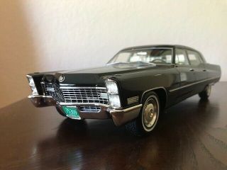 1/18 Bos Cadillac Fleetwood Series 75 (black)