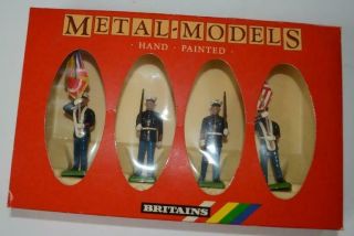 Britains 1:32 - U.  S Marines - 2 X Flag Bearers / 2 X Marching - Boxed