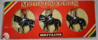 Britains 1:32 - Blues & Royals Mounted / 2 X Flag Bearers & 1 X Axe - Boxed