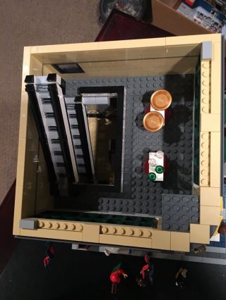 LEGO Creator Grand Emporium (10211) 3