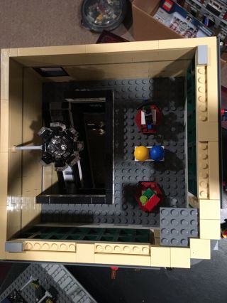 LEGO Creator Grand Emporium (10211) 4