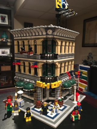 LEGO Creator Grand Emporium (10211) 5